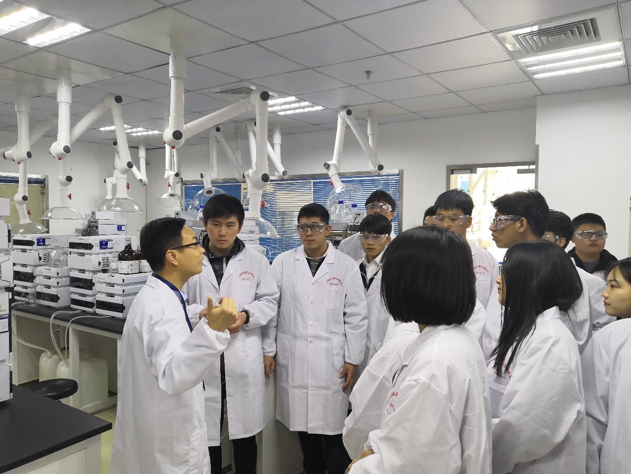 走进南宫28，与学子共话生长