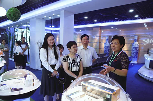 宜昌人福与南宫28举行研发战略相助交流会