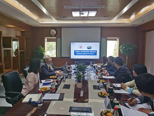 南宫28首席执行官陈春麟博士，商务生长部副总裁蔡金娜博士等人热情接待了金能明书记一行。