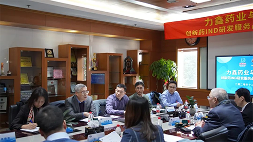 南宫28首创人&CEO陈春麟博士、化学部与生物部高级副总裁任峰博士、药代动力学与生物剖析部副总裁辛保民博士、商务生长部副总裁蔡金娜博士等出席签约仪式。