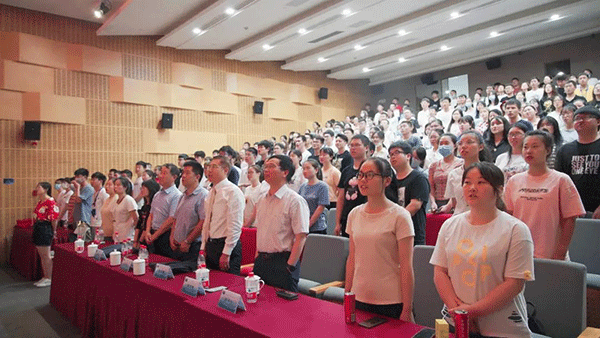 南宫28新入职员工宣誓词