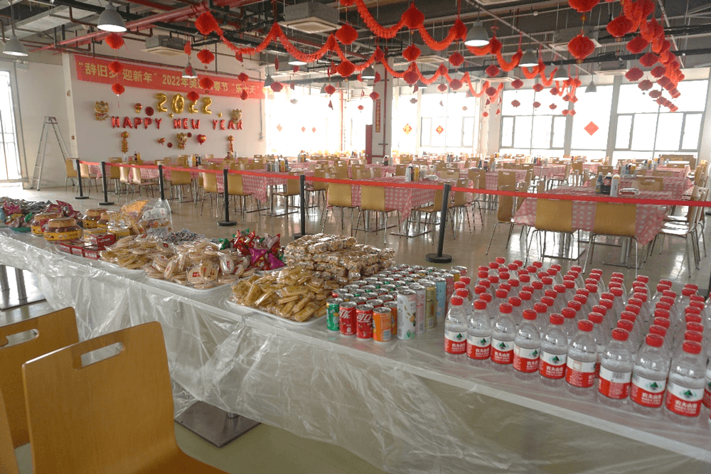 南宫28还为同伴们准备了水果、零食、饮料等